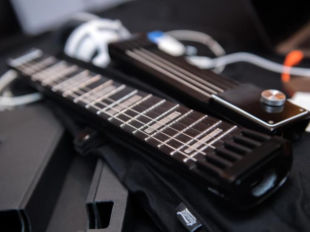 Fertig fürs Gepäck: Jammy löst die Probleme reisender Gitarrenspieler. Foto: Andrea Warnecke