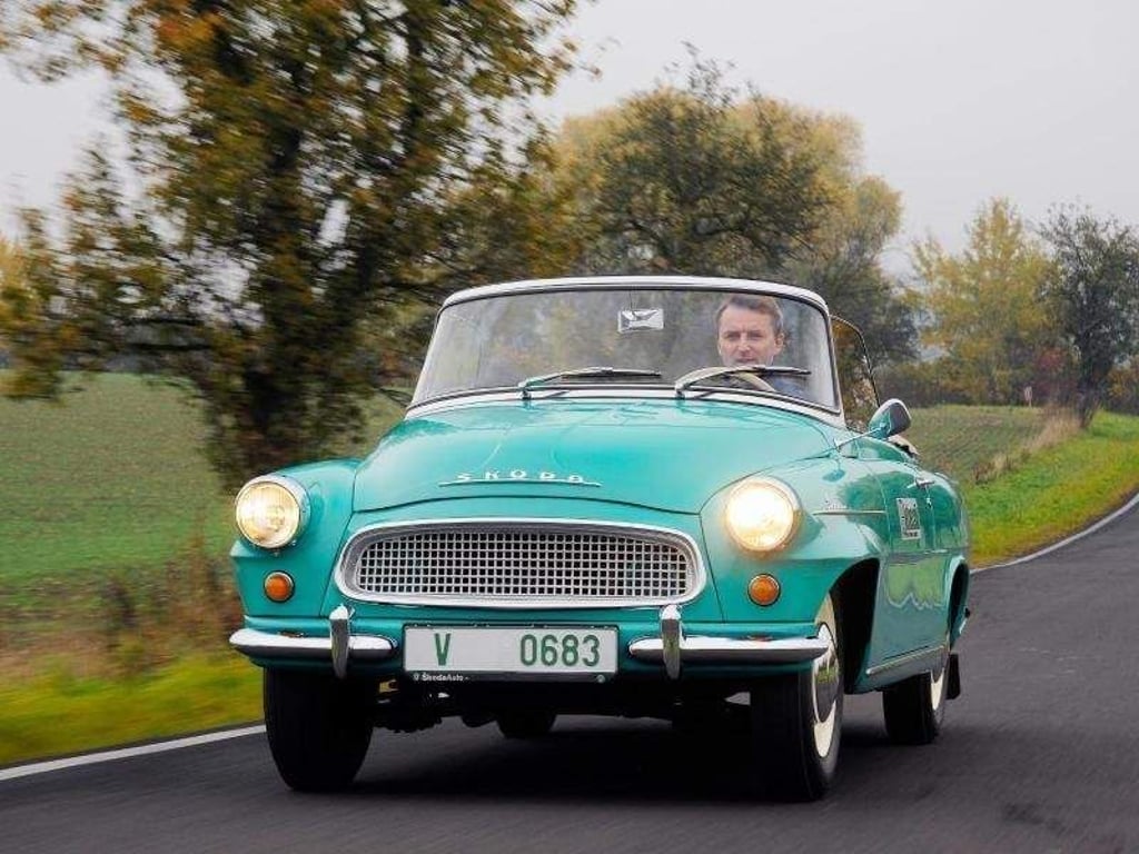 Skodas zuckersüßes Cabrio Felicia muss sich nicht vor einer Borgward Isabella oder einem Karmann Ghia verstecken. Foto: Skoda/Petr Homolka