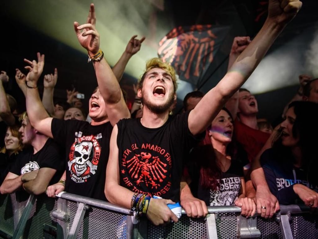Die Fans sind aus dem Häuschen. Foto: Gregor Fischer