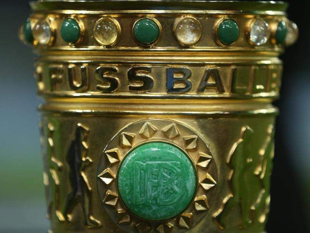 Aufnahme des DFB-Pokals. Foto: Ina Fassbender/Archiv