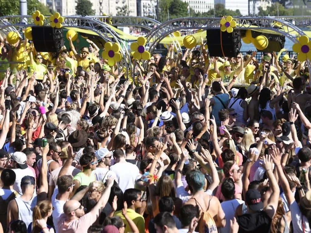 Rave-Alarm in Zürich. Foto: Walter Bieri