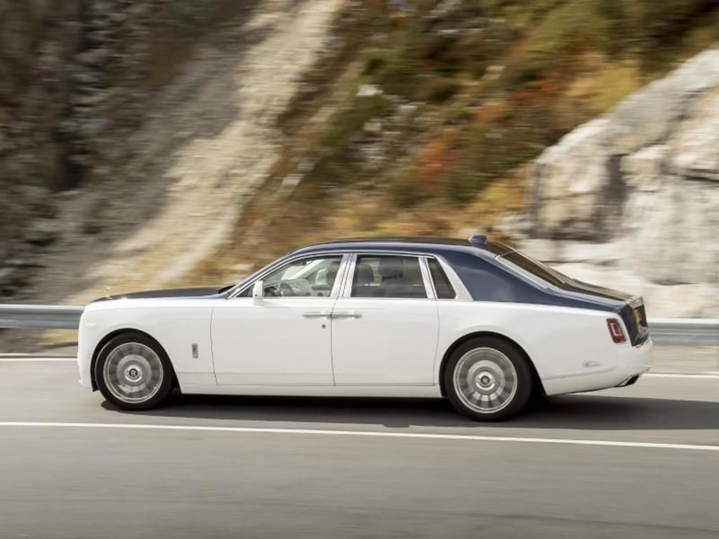 Der neue Phantom ist - ebenso wie die Vorgängergeneration - mit gegenläufig angeschlagenen Türen ausgestattet. Der Wagen misst in der «Kurzversion» 5,76 Meter. Foto: James Lipman/Rolls-Royce