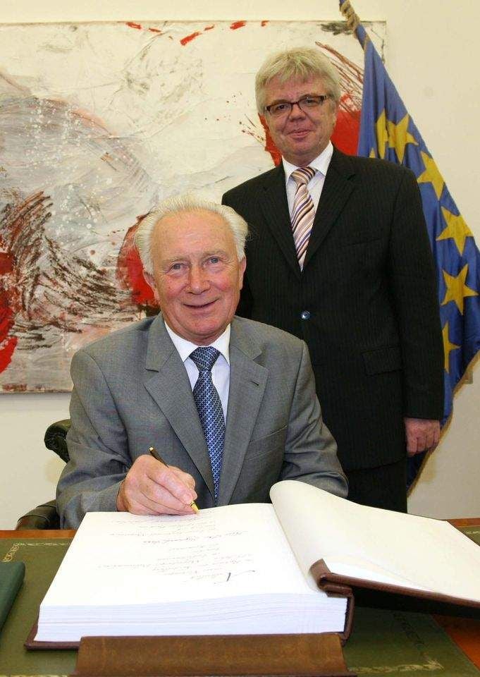 Stadtrat Lehnt Ehrung Von Sigmund Jähn Ab Stadtrat Lehnt Ehrung Von Sigmund Jähn Ab