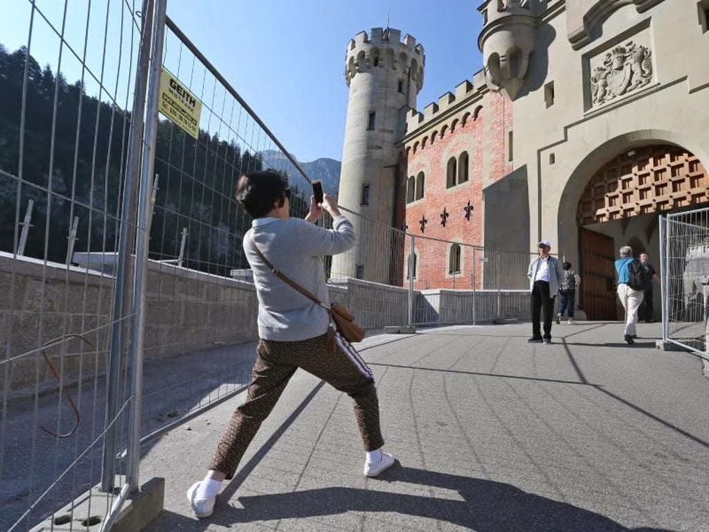 Baugerüste vor dem Eingang des Schlosses Neuschwanstein. Foto: Karl-Josef Hildenbrand