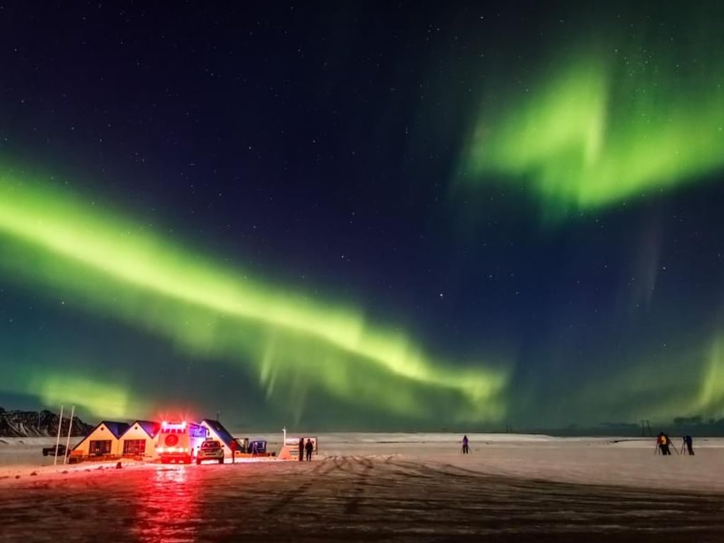 Der Winter ist auf Island die günstigere Jahreszeit. Zwar sind die Temperaturen eisig, dafür lassen sich Polarlichter beobachten. Foto: Ragnar Th. Sigurdsson/Arctic Images