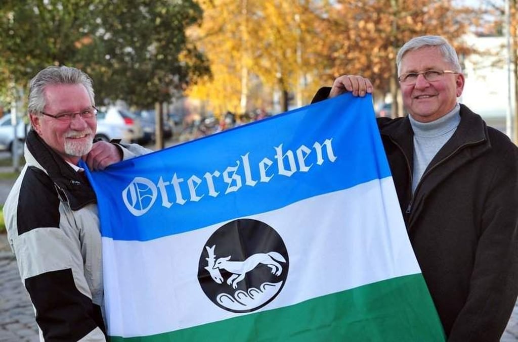 Foto: Uli LŸcke--Roland MŸller und Kurt Petzerling aus Ottersleben wurden nominiert fŸr den "Magdeburger des Jahres 2012". Sie engagierten sich in besonderem Ma§e fŸr die 1075 Jahrfeier Otterslebens.