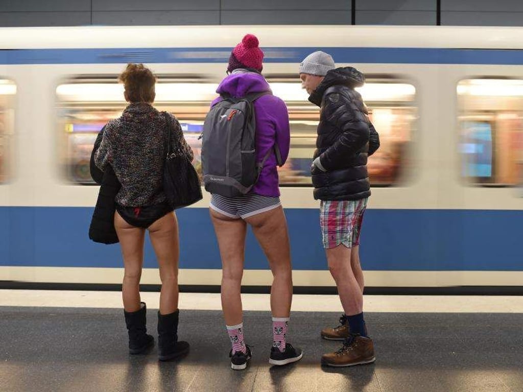 «No Pants Subway Ride» - in Unterhosen durch München. Foto: Andreas Gebert