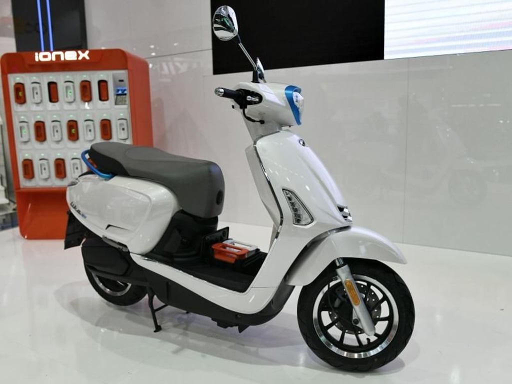 Der E-Roller New Like 110 EV von Kymco hat einen 3000-Watt-Motor - außerdem lässt sich das Smartphone mit dem Roller vernetzen. Foto: Henning Kaiser