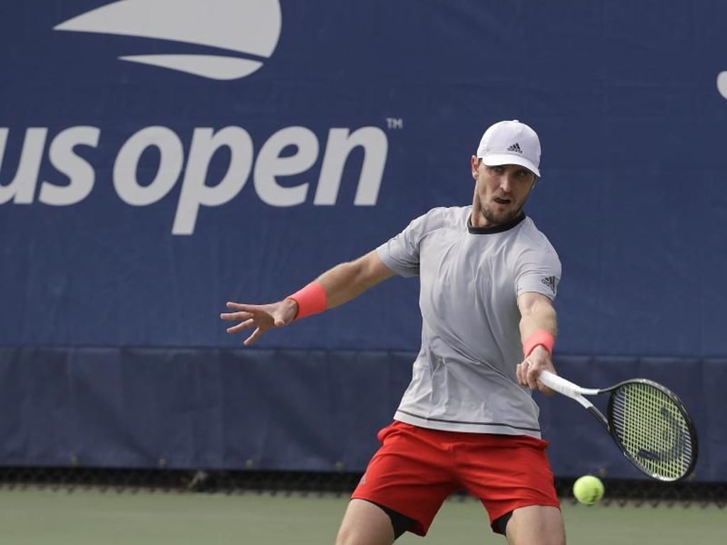 Mischa Zverev schied bei den Herren als dritter Deutscher in der ersten Runde aus. Foto: Kevin Hagen/AP