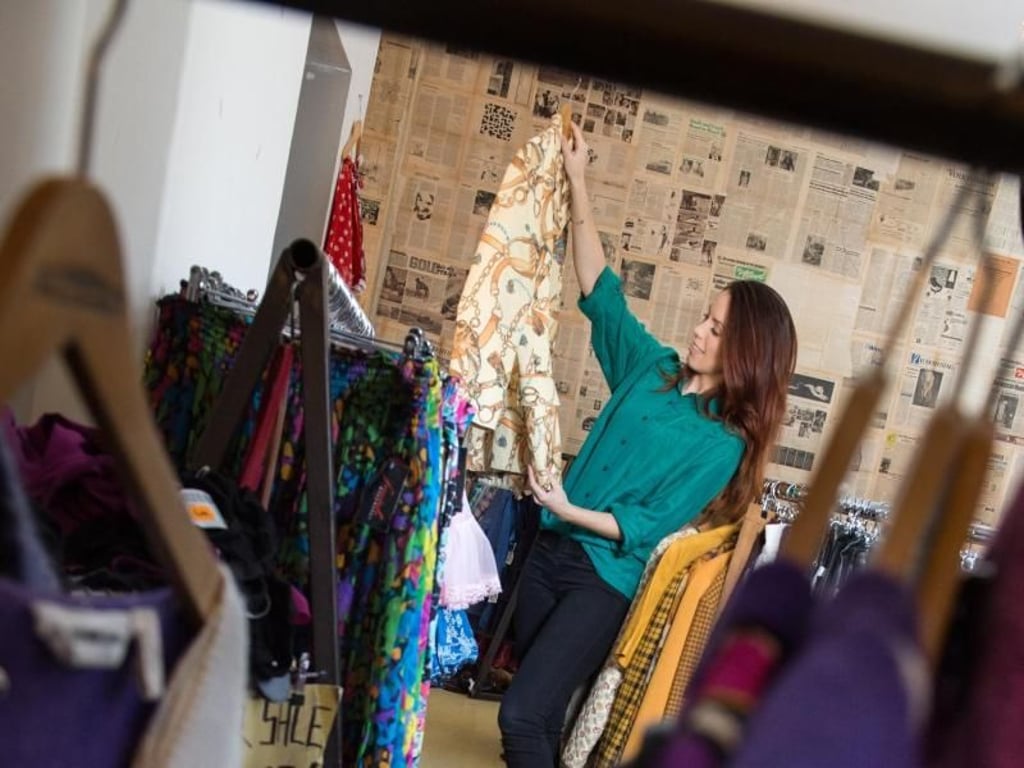 Die Qual der Wahl - Wer Vintage-Mode shoppt, ist oft nicht auf der Suche nach etwas Bestimmten. Foto: Franziska Gabbert