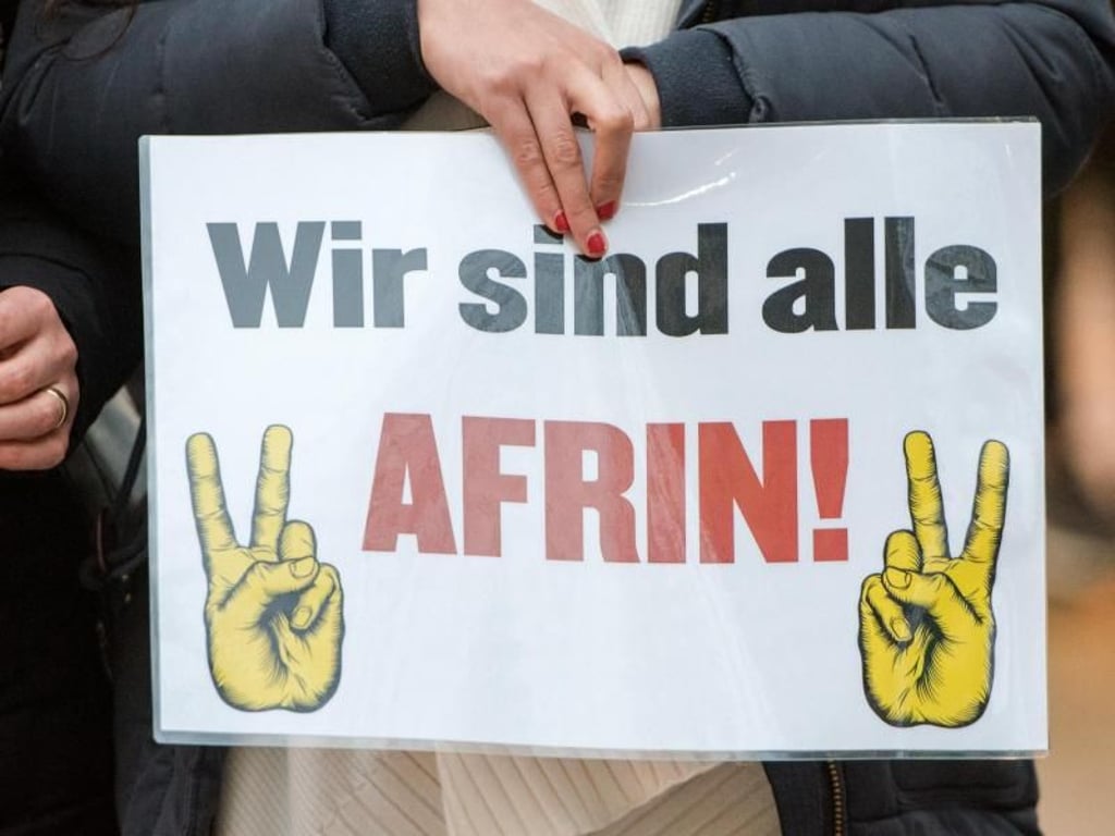 Kundgebung in Hamburg gegen die türkische Militäroffensive in Nordsyrien. Foto: Daniel Bockwoldt