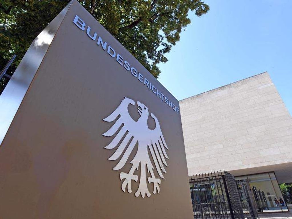 Der Bundesgerichtshof in Karlsruhe entscheidet über eine Bearbeitungsgebühr, die Banken von Geschäftsleuten bei der Kreditvergabe kassieren. Foto: Uli Deck