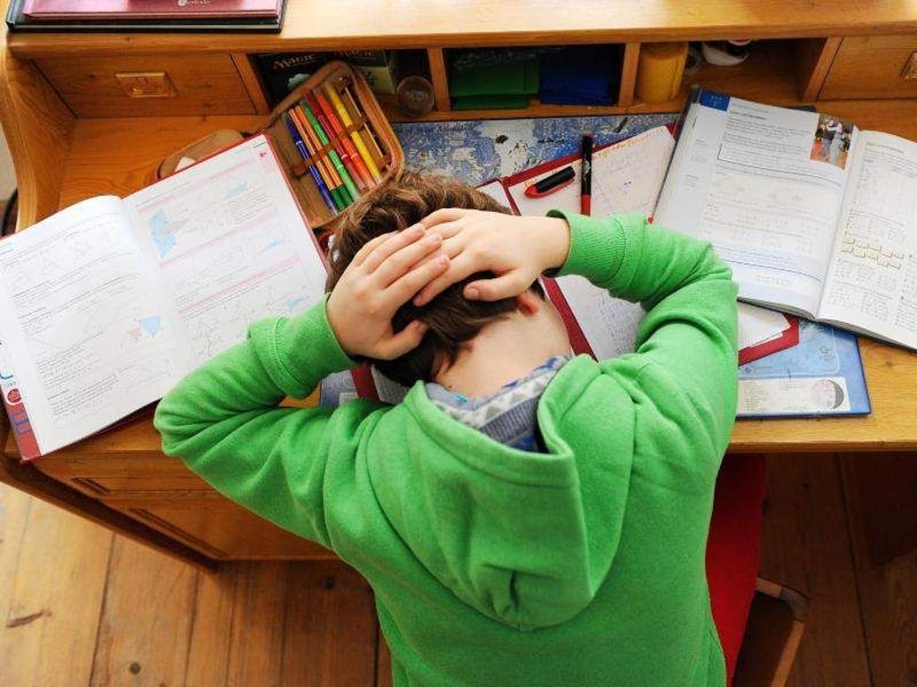 Auch viele Kinder leiden unter Kopfschmerzen. Symbolbild: Thomas Eisenhuth/Archiv Foto: Thomas Eisenhuth