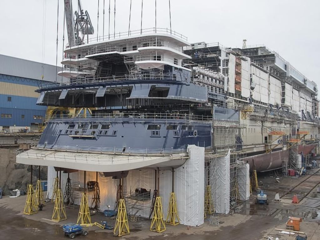 «Lego-Spiel im Großen»: Im Trockendoch wird die «Mein Schiff 5» zusammengesetzt. Foto: Tui Cruises
