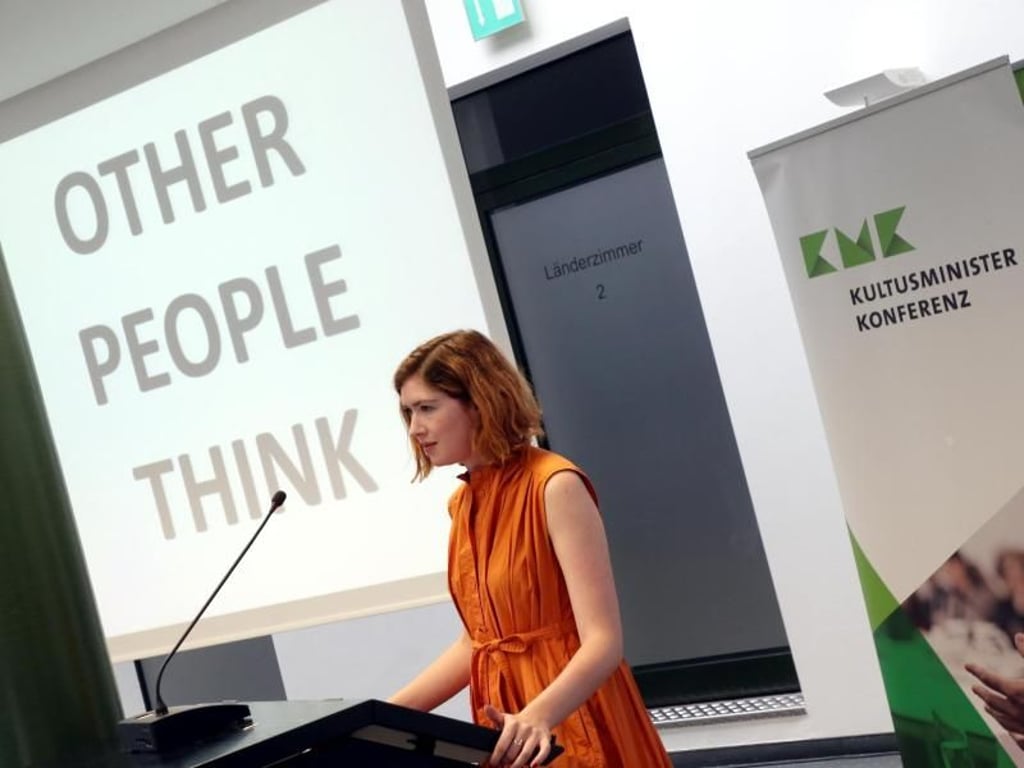 Hanover: Die Britin Hannah Gibson drückte ihre Sorge vor dem Brexit aus. Foto: Wolfgang Kumm/dpa