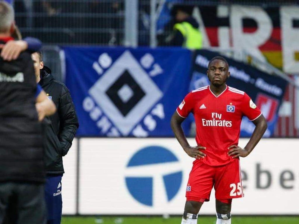Hamburgs Orel Mangala war nach der Niederlage in Kiel bedient. Foto: Frank Molter
