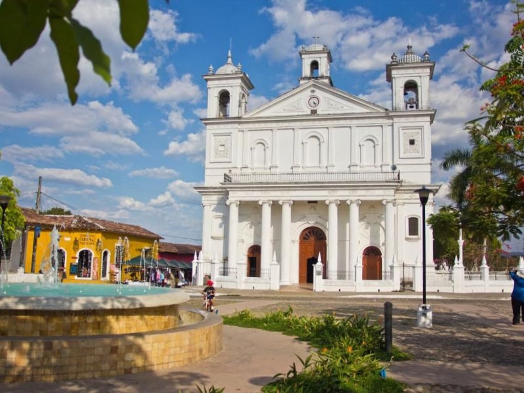 Koloniale Architektur in Suchitoto: Die Stadt bietet Touristen einige schöne Fotomotive. Foto: CATA Central America Tourism Agency/dpa-tmn