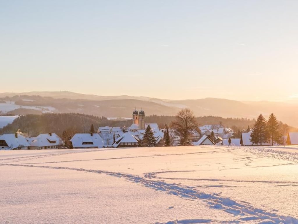 Beschaulicher Kurort: Die Türme des Klosters sind in St. Märgen weithin sichtbar. Foto: Hochschwarzwald Tourismus GmbH