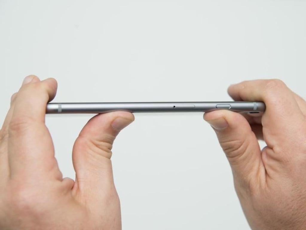 Kein neues «Bendgate»: Eine neue Aluminiumlegierung soll das Gehäuse deutlich stabiler machen. Das Material kommt sonst in der Luft- und Raumfahrt zum Einsatz. Foto: Andrea Warnecke
