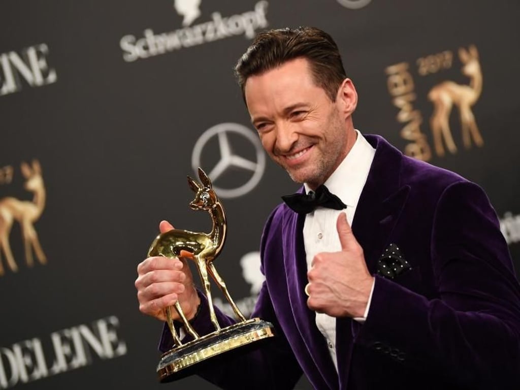 Hugh Jackman präsentiert seinen Bambi in der Kategorie «Entertainment». Foto: Britta Pedersen