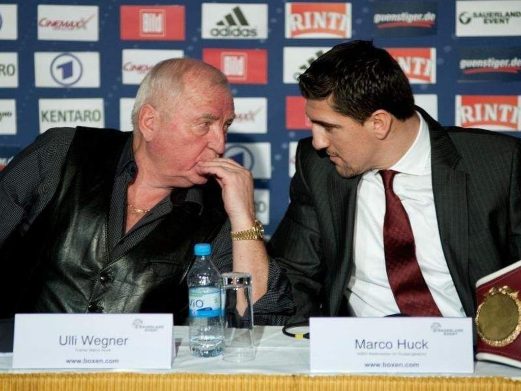 Trainer Ulli Wegner (l) traut seinem Schützling Marco Huck sehr viel zu. Foto: Tanja Mori Monteiro