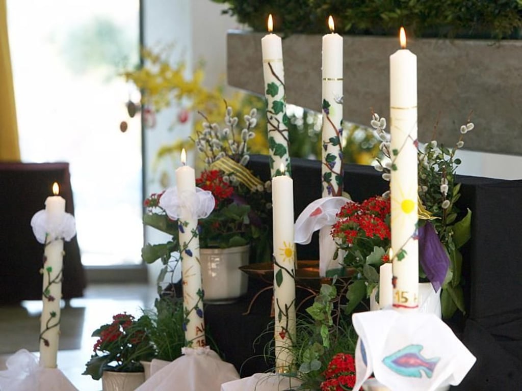 Die Erstkommunion ist für viele Kinder ein wichtiges Ereignis. Eltern sollten sie mit den Themen Religion und Werte vertraut machen. Foto: Stephan Jansen