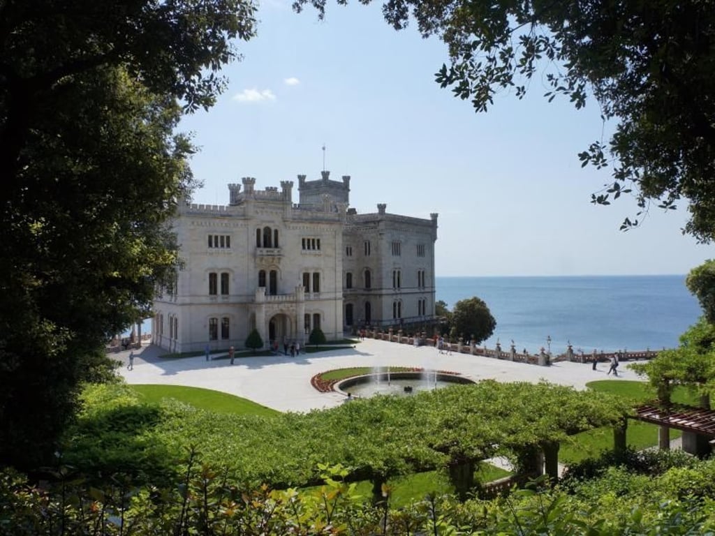 Miramare bei Triest: Auch wer sich nicht für den Adel interessiert, wird das Schloss schön finden. Foto: Alexandra Stahl