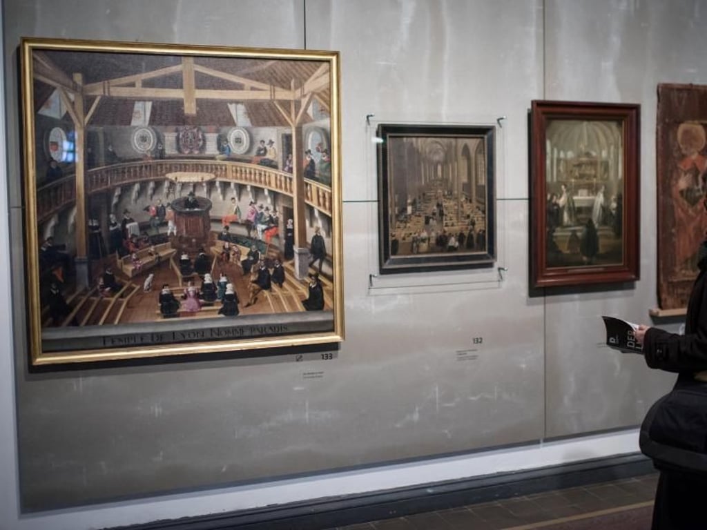«Der Tempel zu Lyon» von Jean Perrissin (l.) in der Ausstellung des Deutschen Historischen Museums. Foto: Bernd von Jutrczenka