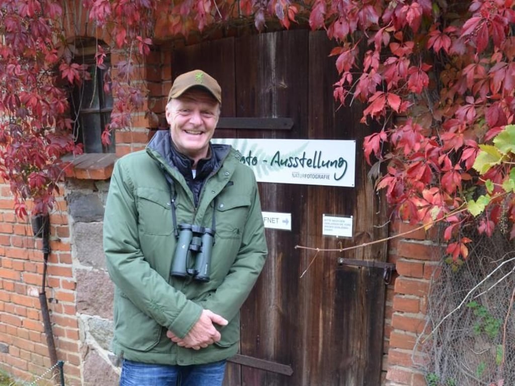 Roman Vitt ist Naturfotograf und lebt seit sechs Jahren in Mecklenburg-Vorpommern. Der gebürtige Westfale bietet Führungen durch das Unesco-Weltnaturerbe Alte Buchenwälder Deutschlands an. Foto: Andreas Heimann/dpa-tmn