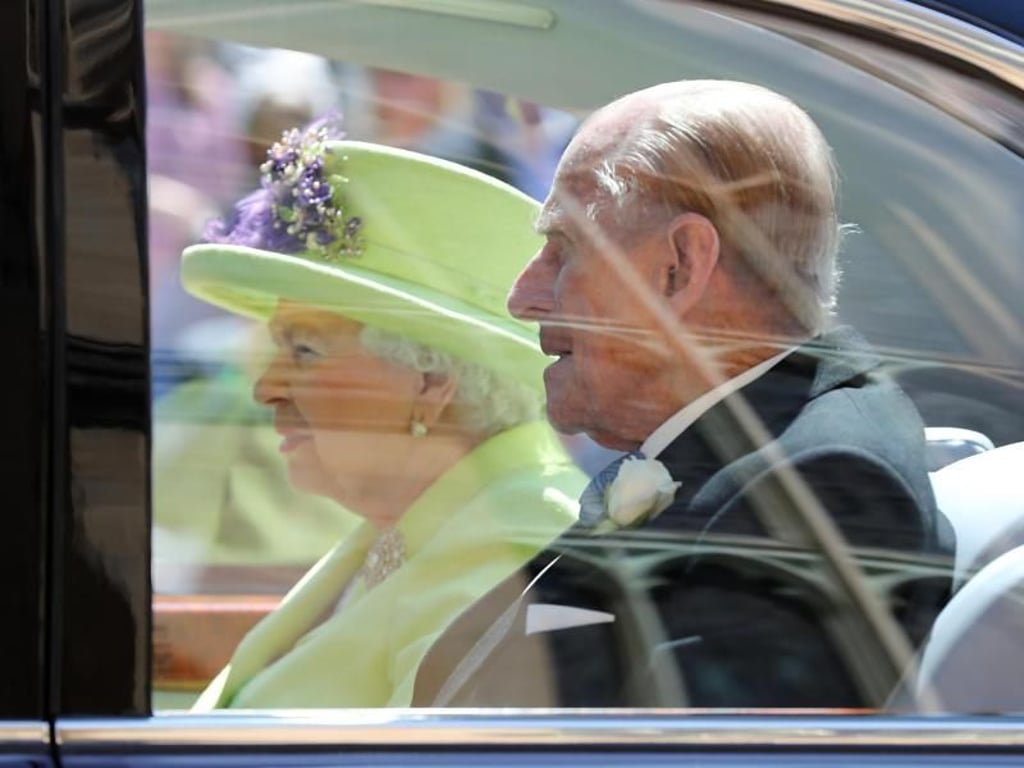 Die Queen und Prinz Philip haben sich dezent im Hintergrund gehalten. Foto: Gareth Fuller/PA Wire