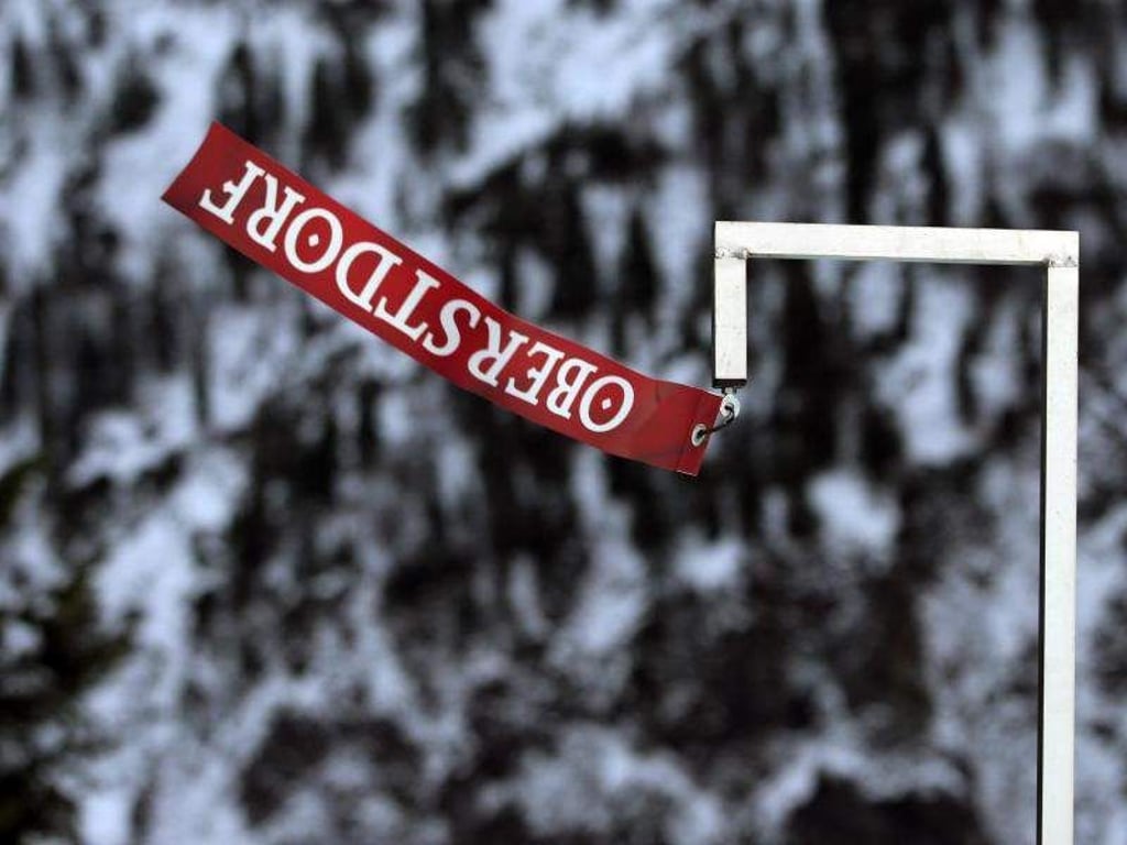 Sturmtief «Friederike» sorgte für die Absage der Quali der Skiflug-WM in Oberstdorf. Foto: Karl-Josef Hildenbrand