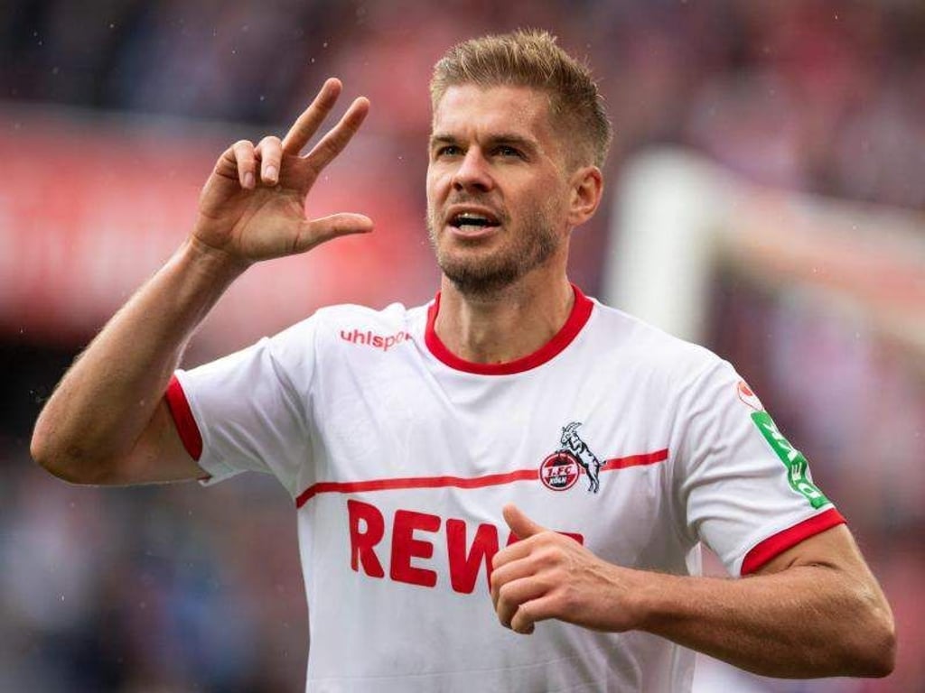Kölns Torjäger Simon Terodde jubelt nach seinem Treffer zum 3:1. Foto: Marius Becker