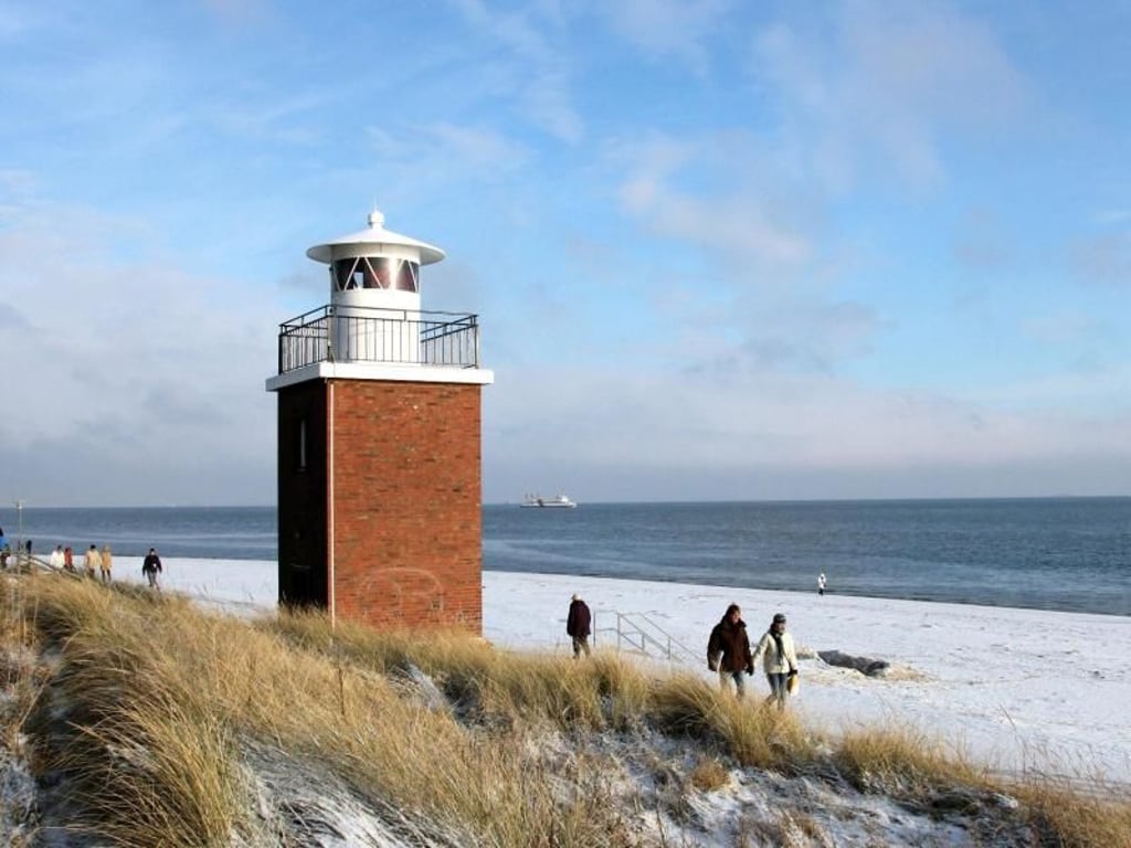 Dick einpacken ist am Strand Pflicht, wenn man im Winter die Insel Föhr besucht. Foto: Föhr Tourismus GmbH