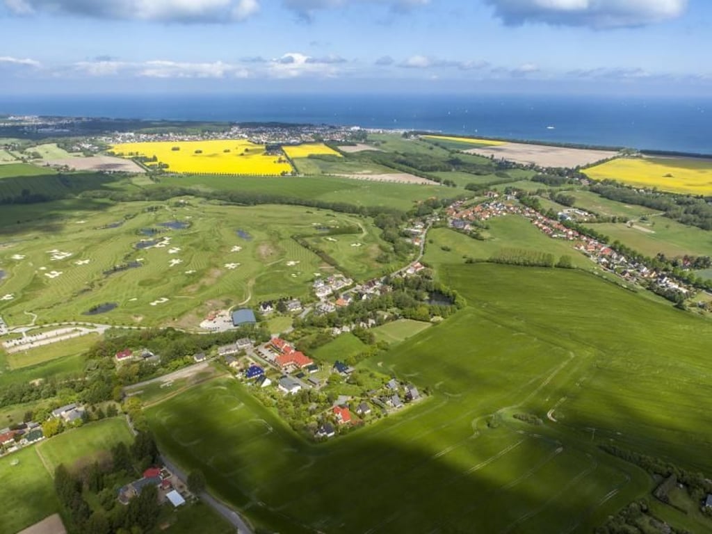 Kühlungsborn aus der Luft - hier führt eine Wanderroute in die Kühlung, das laut Tourismusvermarktern kleinste Mittelgebirge im Norden Deutschlands. Fptp: Rajko Grawert Foto: Rajko Grawert