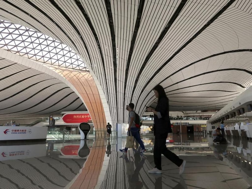 Der Flughafen in Daxing ist nach Gebäudefläche der größte Flughafen der Welt. Foto: Thomas Suen/Reuters Pool