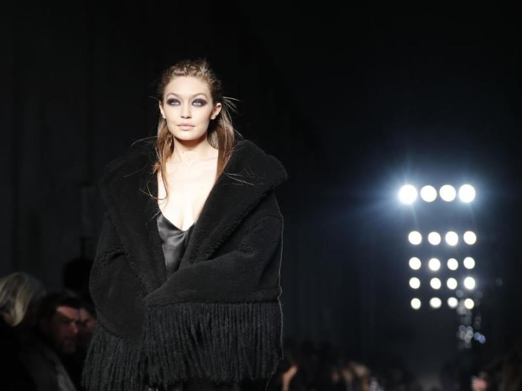 Gigi Hadid war nicht nur für Moschino im Einsatz. Das Top-Model zeigte auch die Kreationen von Max Mara. Foto: Antonio Calanni/AP
