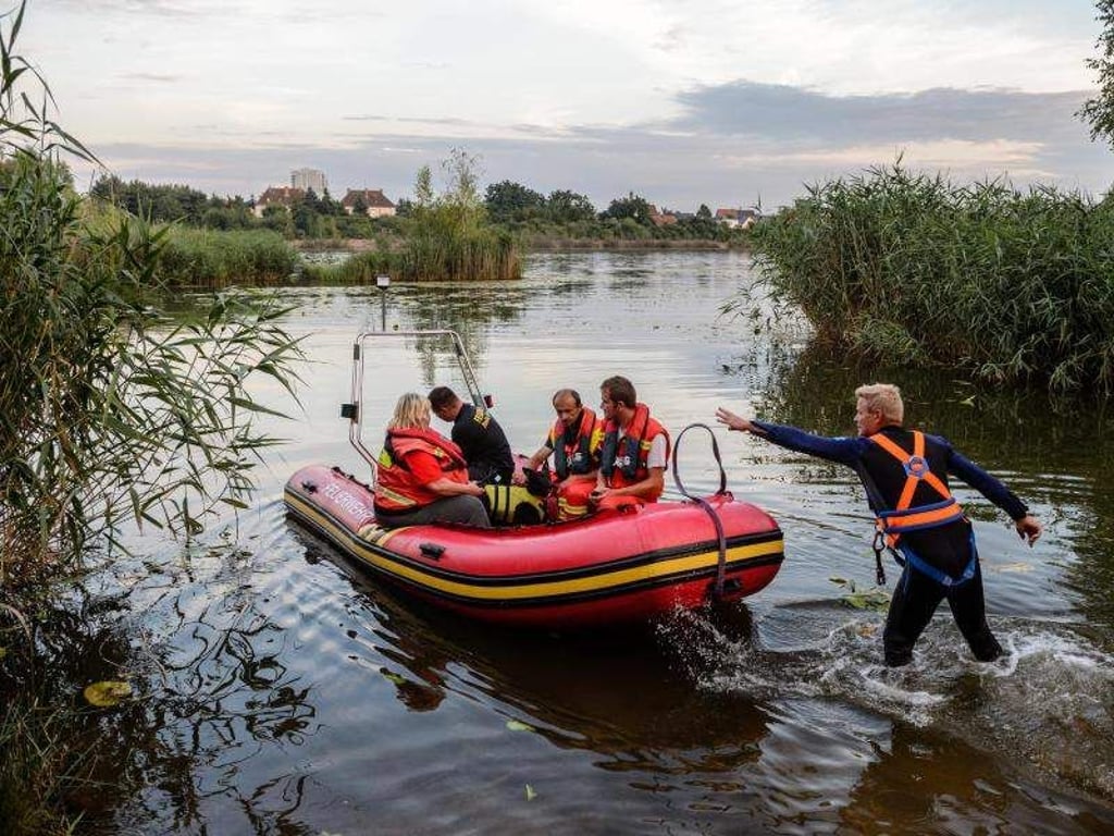 Im Heidesee in Halle wurde am Donnerstag eine Frauenleiche gefunden. Foto: Jens Schlueter/Archiv