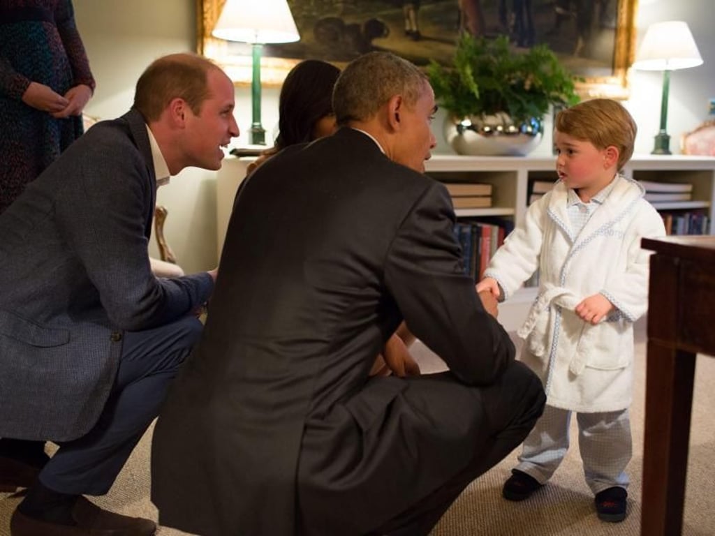 Prinz George (r.) beim Treffen mit Barack Obama, links Prinz William. Foto: Pete Souza