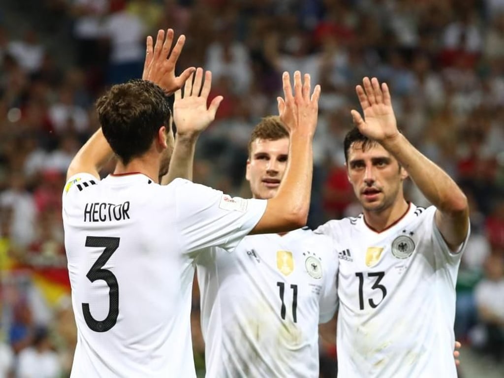 Confederations Cup 2017: Im Halbfinale trifft Timo Werner und jubelt mit Jonas Hector (l) und Lars Stindl. Foto: Christian Charisius