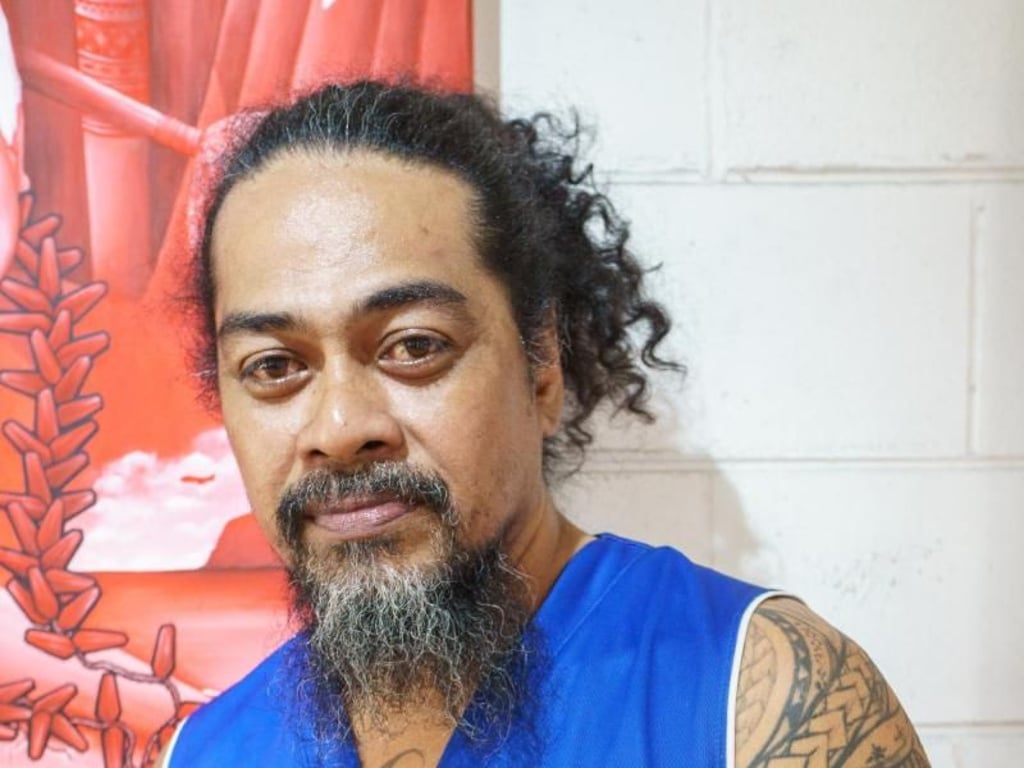 Künstler Laloval Peseta in seiner Galerie in Apia. Foto: Philipp Laage