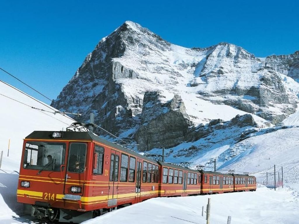 Europas höchster Bahnhof: Auf das Jungfraujoch geht es mit dem Zug bis 3454 Meter über dem Meer. Foto: Jungfraubahnen Management AG