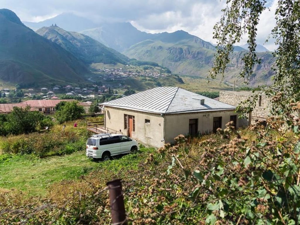 Einfache Unterkunft: Die Herberge in Stepanzminda ist kein Luxushotel, sondern das Wohnhaus einer normalen Familie.
Foto: Philipp Laage