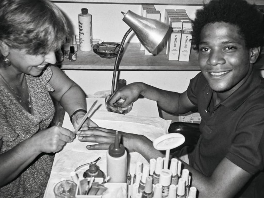 Jean-Michel Basquiat 1983 in Yannas Nagelstudio. Foto: The Andy Warhol Foundation for the Visual Arts, Inc.