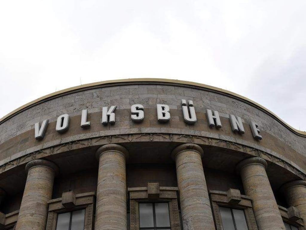 Intendant gesucht: Die Volksbühne in Berlin. Foto: Paul Zinken