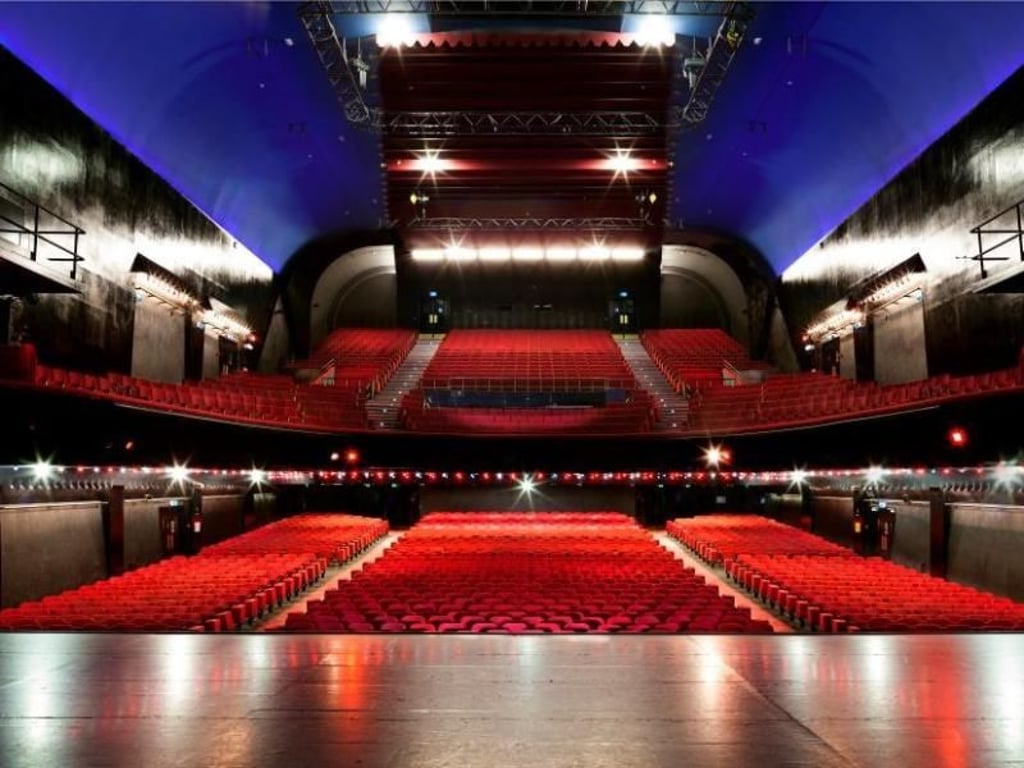 Auf dieser Bühne im Konzerthaus Olympia sang auch Edith Piaf. Um Geld für den Erhalt der Institution zu sichern, trat sie dort drei Monate lang jeden Abend auf. Foto: L'Olympia