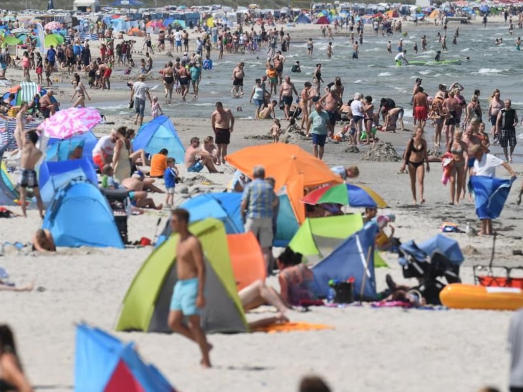 Die Küsten- und Tourismusregionen in Mecklenburg-Vorpommern wie hier Binz auf Rügen verzeichnen allerdings sogar einen Zuzug. Foto: Stefan Sauer/Archiv