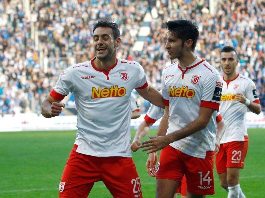 Hamadi Al Ghaddioui (l) und Marcel Correia jubeln. Foto: Joachim Sielski
