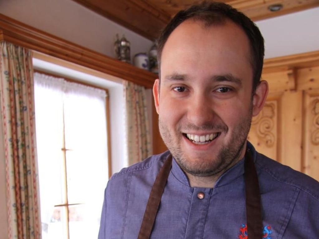 Zwischen Tradition und Moderne: Matthias Schwer ist Juniorchef im Gasthaus «Zum Kreuz». Foto: Larissa Loges