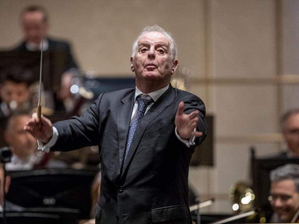 Daniel Barenboim muss sich erklären. Foto: Michael Kappeler
