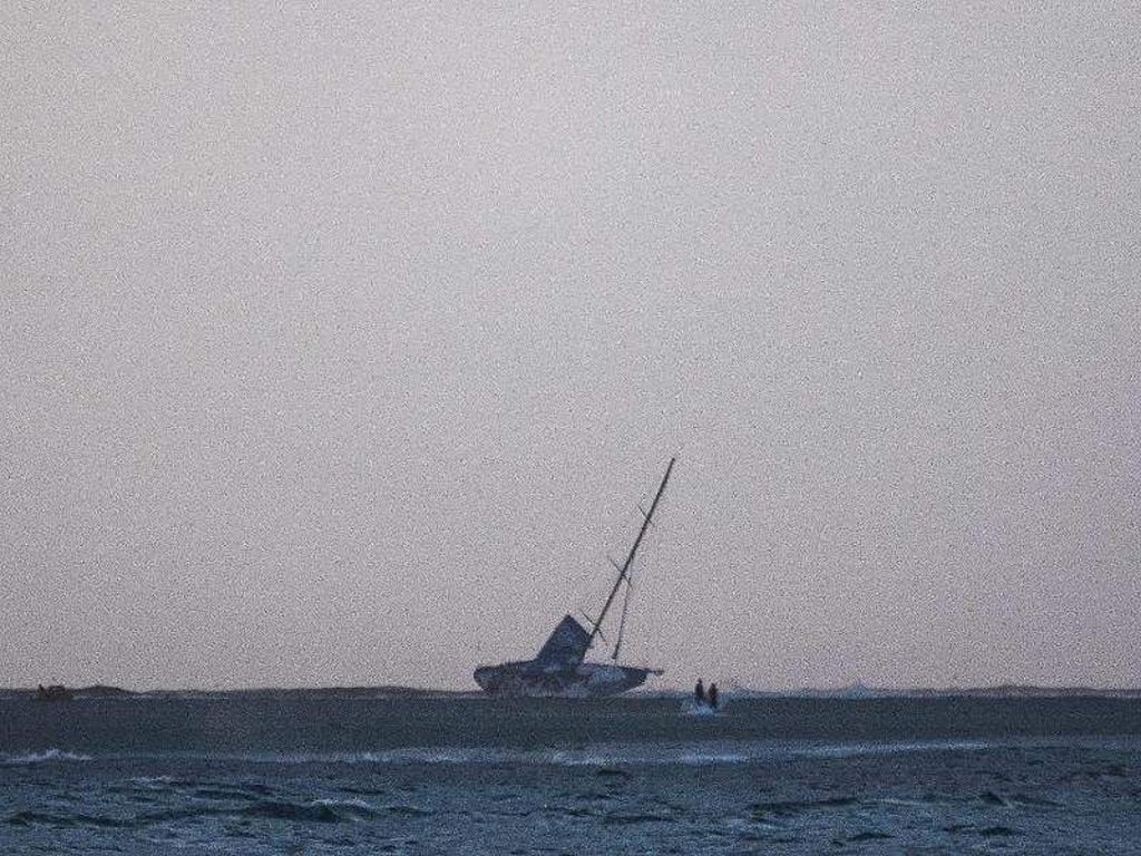 Das dänische Team Vestas ist auf ein Riff bei Saint Brandon aufgelaufen. Foto: Amory Ross/Team Alvimedica/V